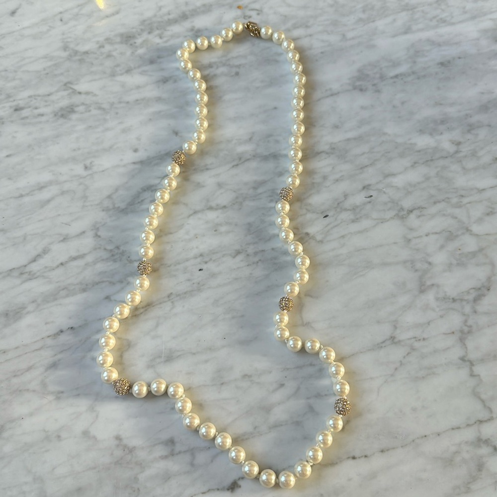 Banana Republic long pearl necklace